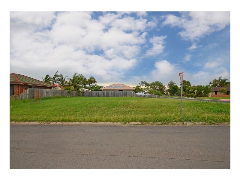 16 Hood Street, Urangan QLD 4655