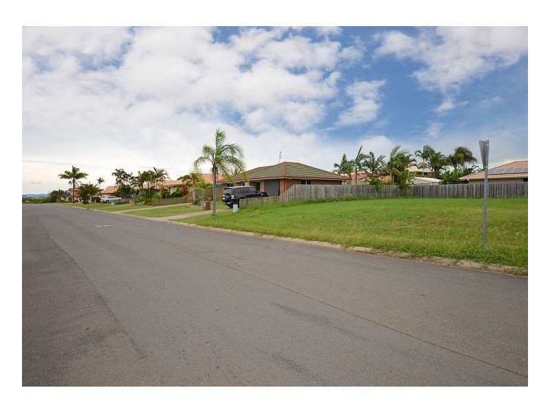 16 Hood Street, Urangan QLD 4655