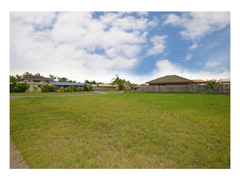 16 Hood Street, Urangan QLD 4655