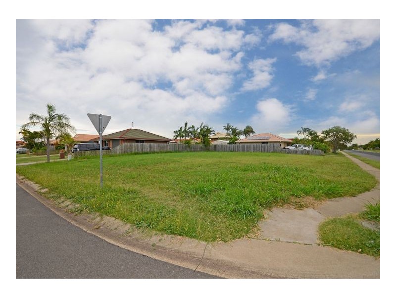 16 Hood Street, Urangan QLD 4655