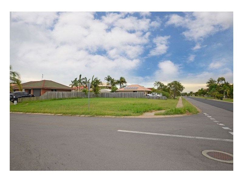 16 Hood Street, Urangan QLD 4655