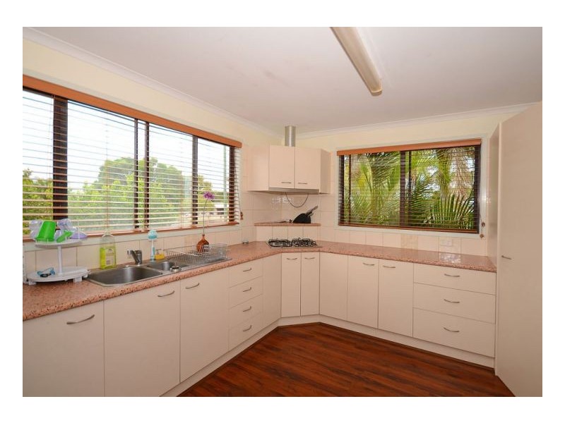 6-8 Crescent Street, Urangan QLD 4655