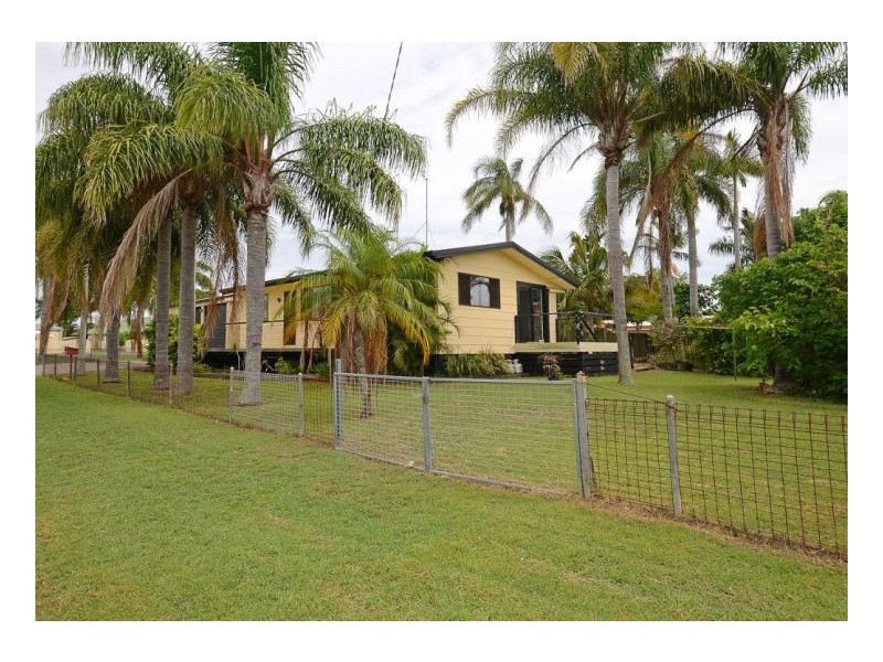 6-8 Crescent Street, Urangan QLD 4655