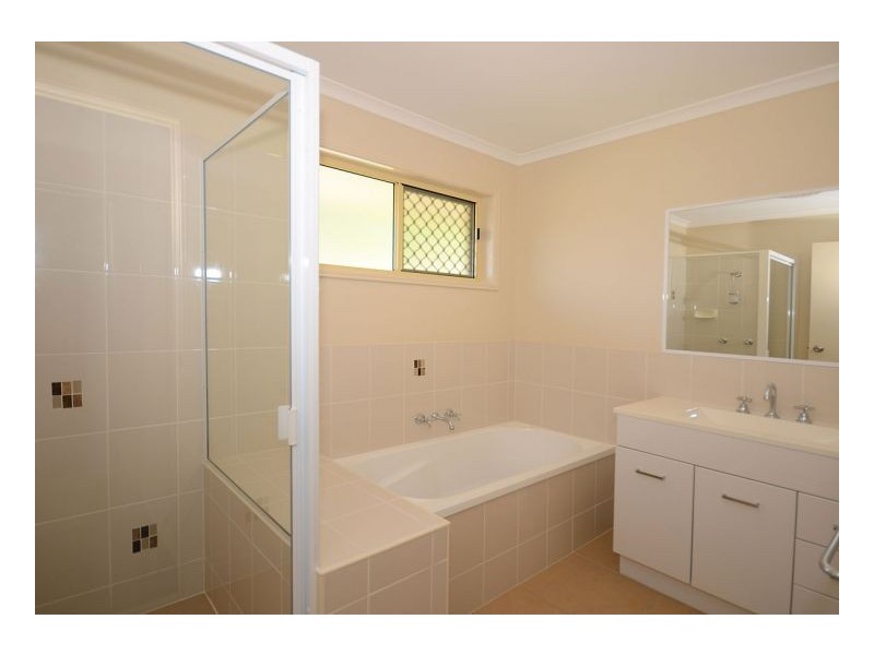 7 Alison Drive, Torquay QLD 4655