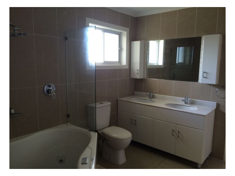 43 Richard Street, Urangan QLD 4655