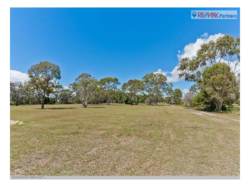 2 Beck Road, Urangan QLD 4655