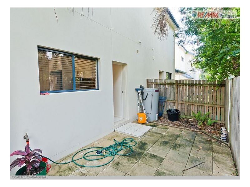 4/243 Torquay Tce, Torquay QLD 4655