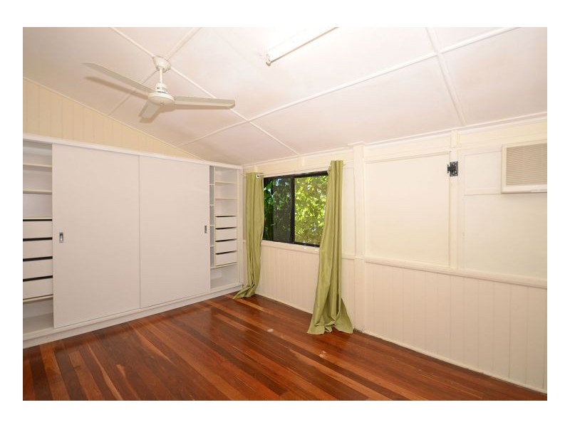 308 Torquay Tce, Torquay QLD 4655