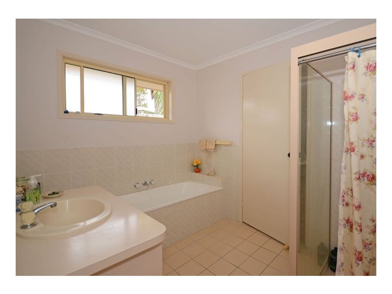 11 Rhys Ct, Torquay QLD 4655