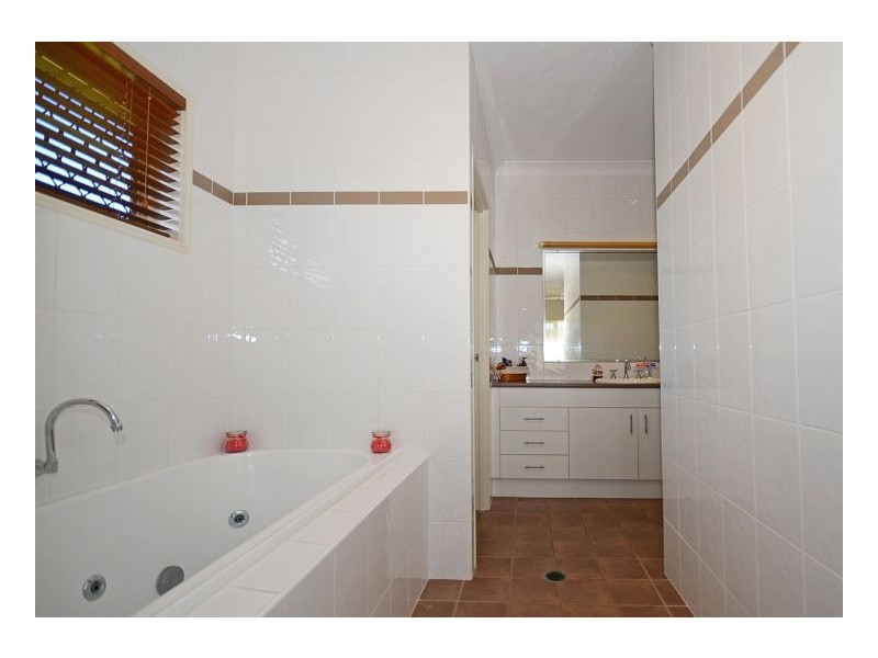 25 Rosedale Drive, Wondunna QLD 4655