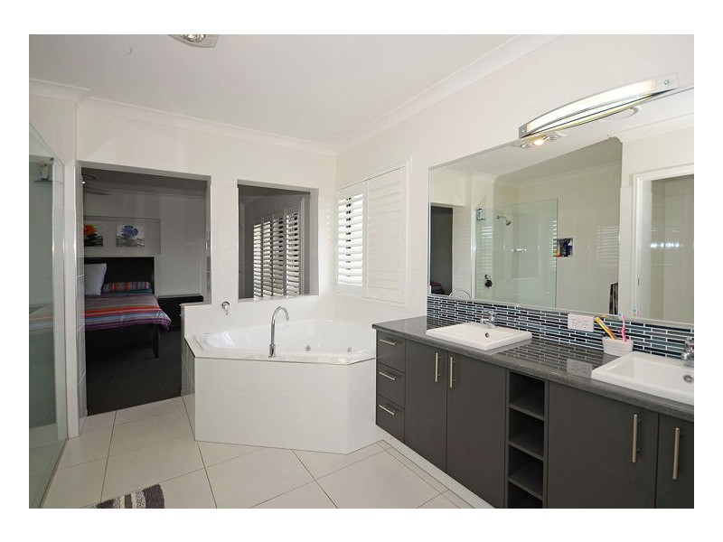 330 Moorabinda Drive, Sunshine Acres QLD 4655