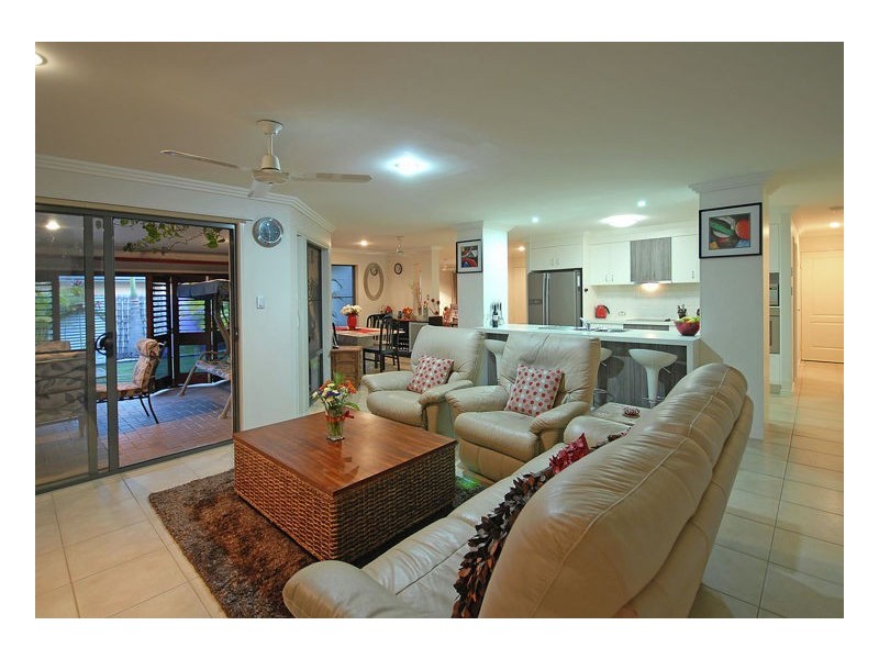 60 Pembridge Cct, Urraween QLD 4655