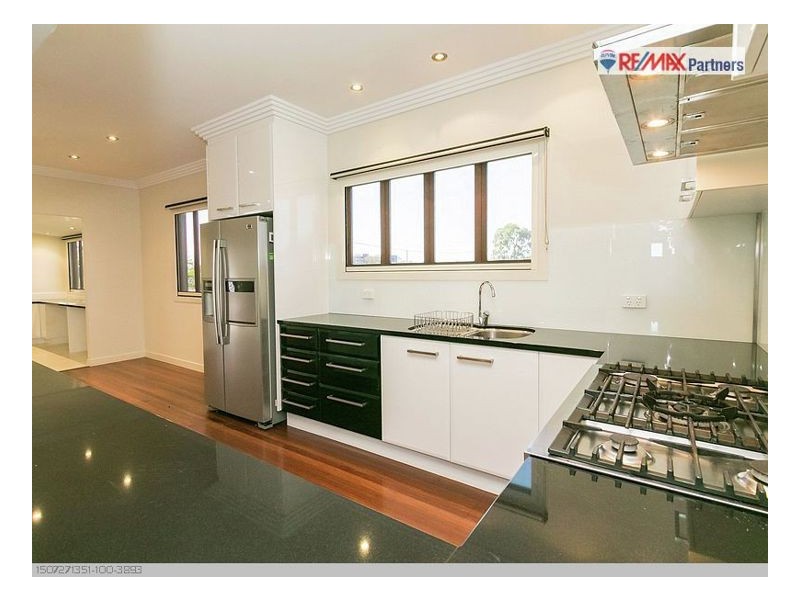 16 Pilot St, Urangan QLD 4655