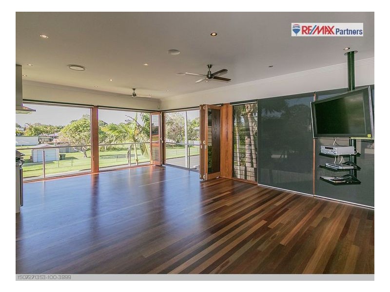 16 Pilot St, Urangan QLD 4655