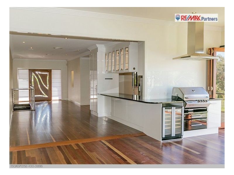 16 Pilot St, Urangan QLD 4655