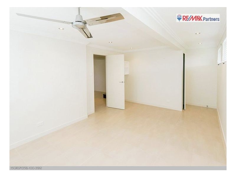 16 Pilot St, Urangan QLD 4655
