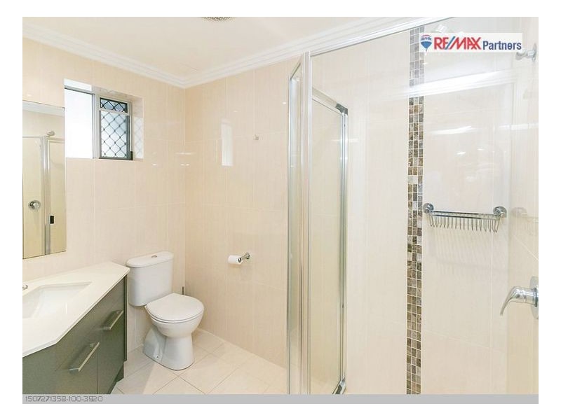 16 Pilot St, Urangan QLD 4655