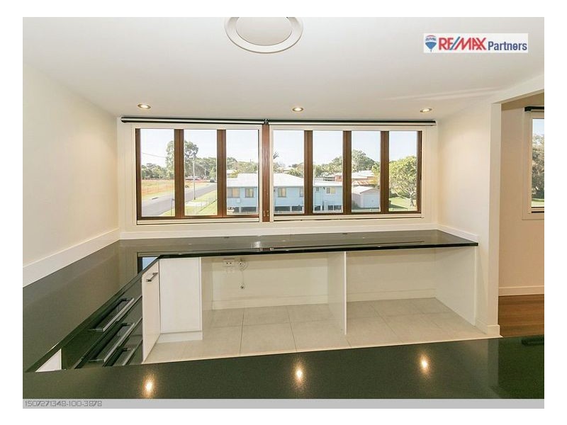 16 Pilot St, Urangan QLD 4655