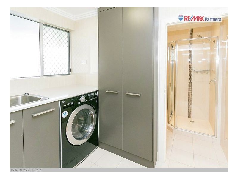 16 Pilot St, Urangan QLD 4655
