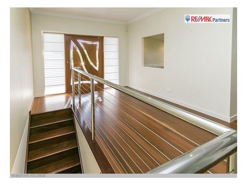 16 Pilot St, Urangan QLD 4655