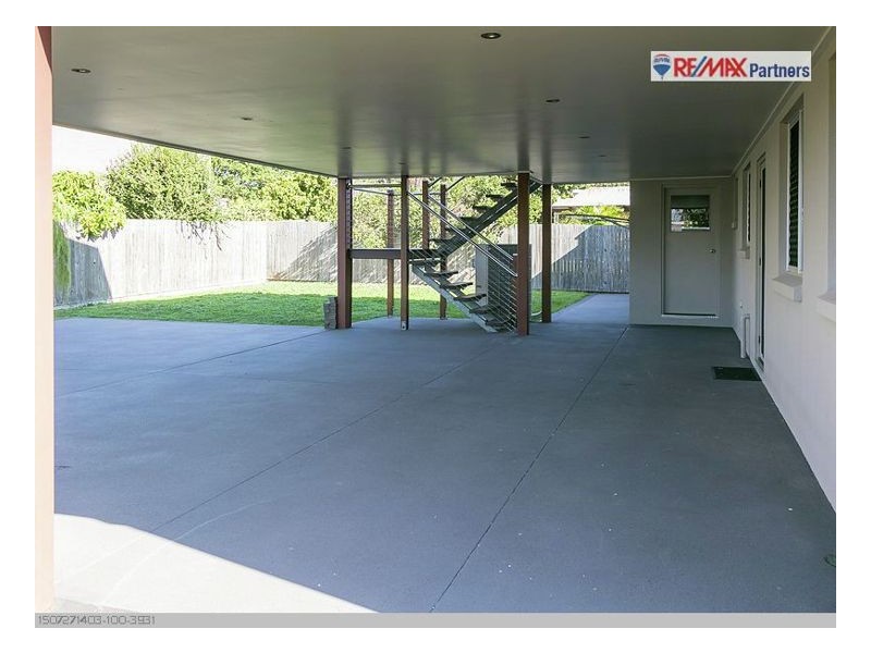 16 Pilot St, Urangan QLD 4655