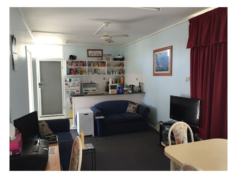 2/374 Esplanade, Torquay QLD 4655