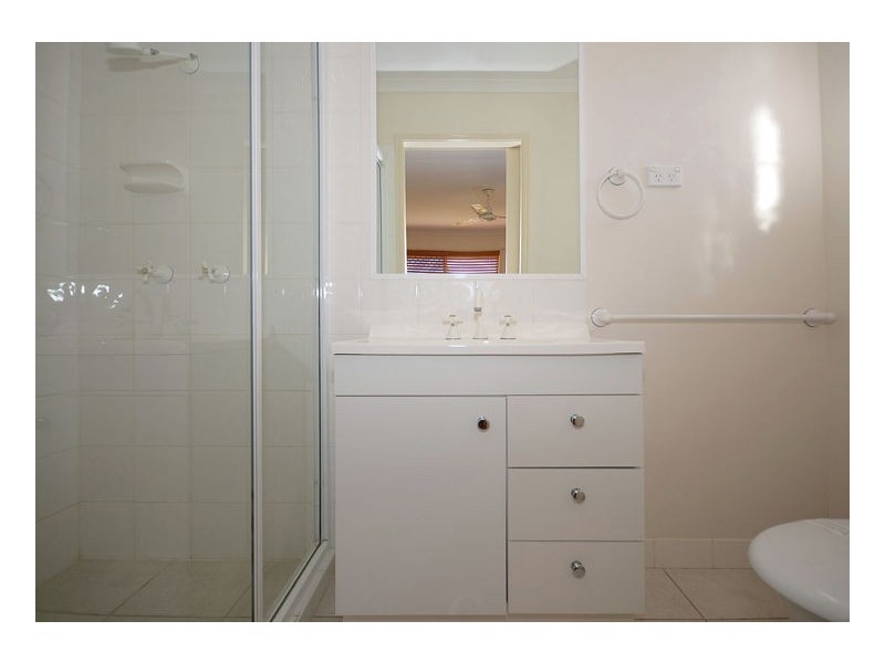 33 Anchorage Cct, Point Vernon QLD 4655