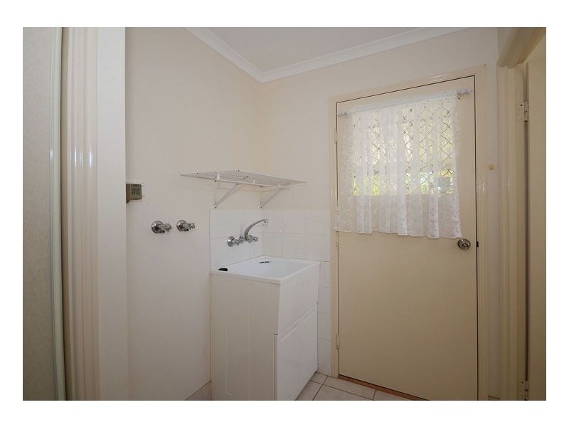 33 Anchorage Cct, Point Vernon QLD 4655