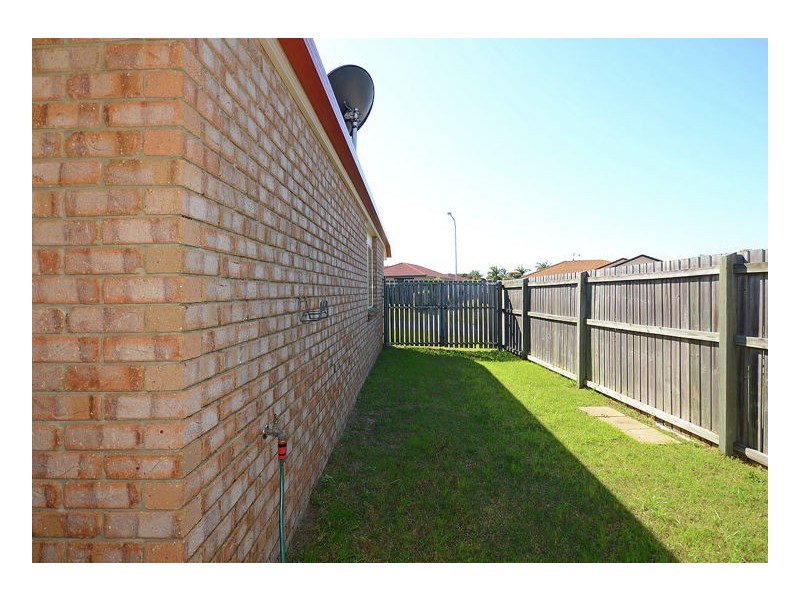 33 Anchorage Cct, Point Vernon QLD 4655
