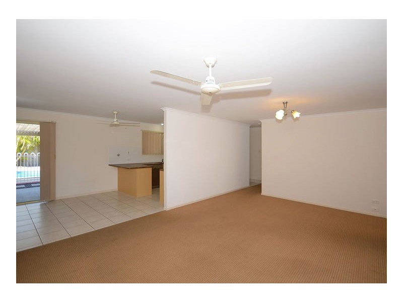 33 Anchorage Cct, Point Vernon QLD 4655