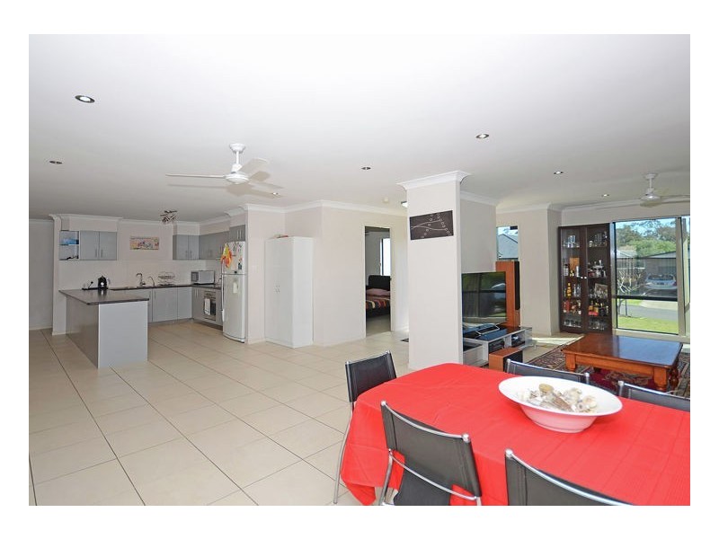 6 Bay Park Rd, Wondunna QLD 4655