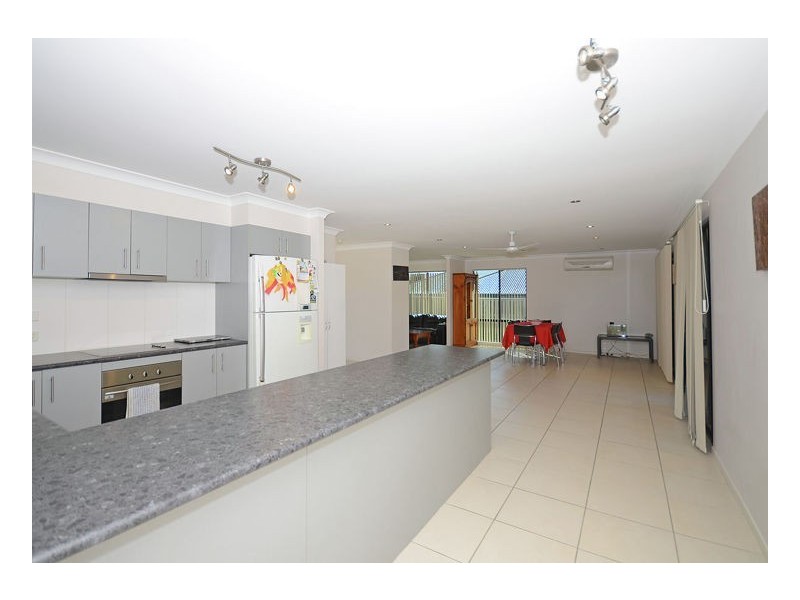 6 Bay Park Rd, Wondunna QLD 4655