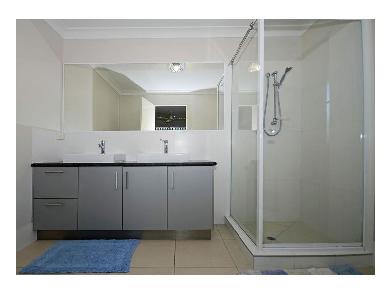 6 Bay Park Rd, Wondunna QLD 4655