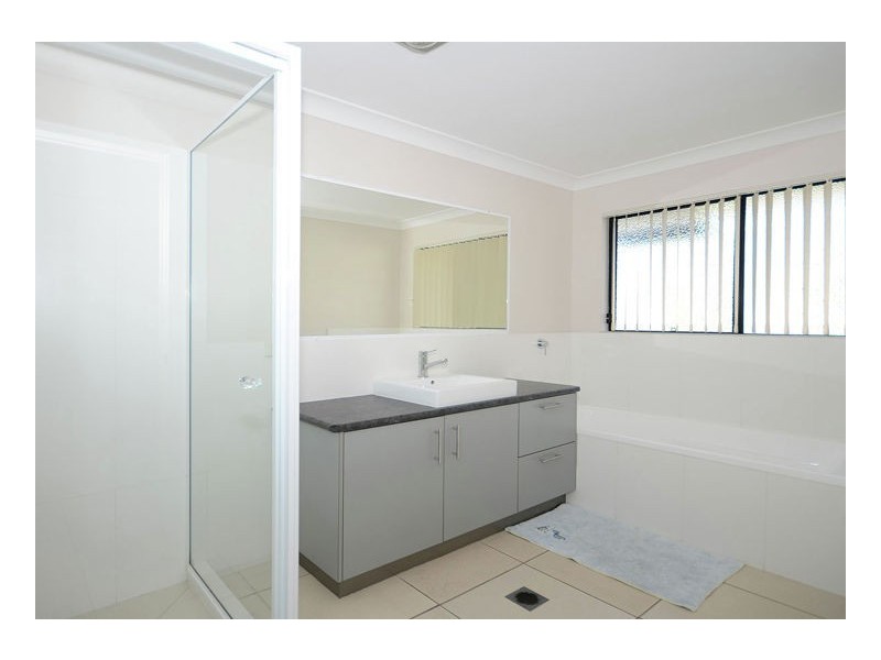 6 Bay Park Rd, Wondunna QLD 4655