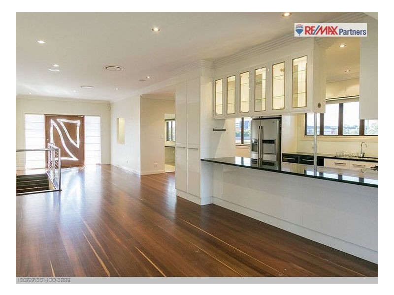 16 Pilot Street, Urangan QLD 4655