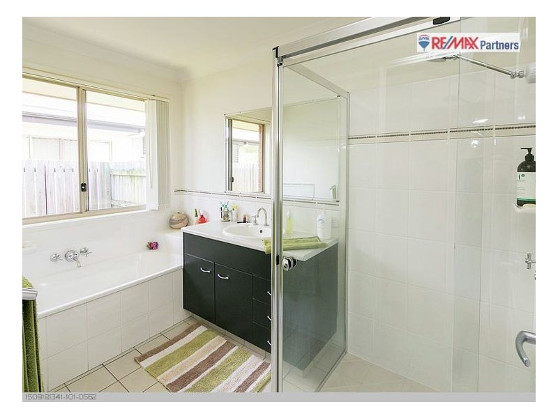 11 Golden Grove Ct, Eli Waters QLD 4655