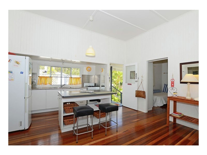 40 Esplanade, Point Vernon QLD 4655