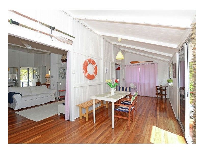 40 Esplanade, Point Vernon QLD 4655