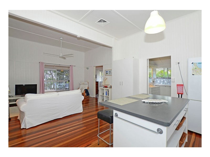 40 Esplanade, Point Vernon QLD 4655