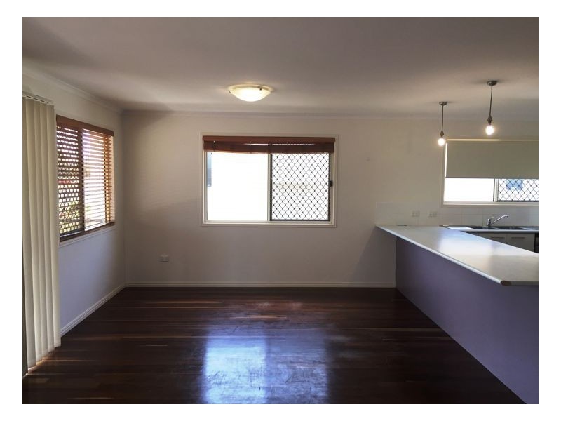 2/293 Torquay Terrace, Torquay QLD 4655