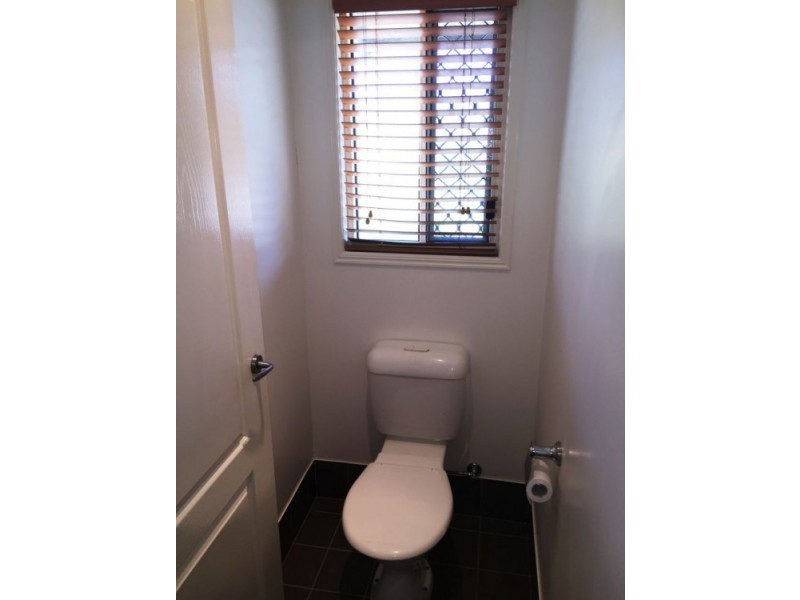 2/293 Torquay Terrace, Torquay QLD 4655