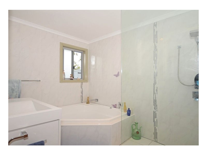 18 Elboz Ct, Burrum Heads QLD 4659