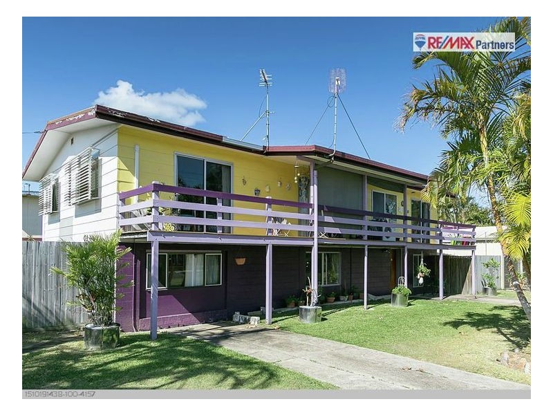66 Moolyyir Street, Urangan QLD 4655