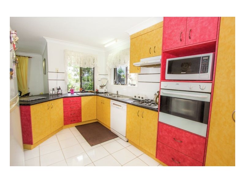 38 Victor Dr, Kawungan QLD 4655