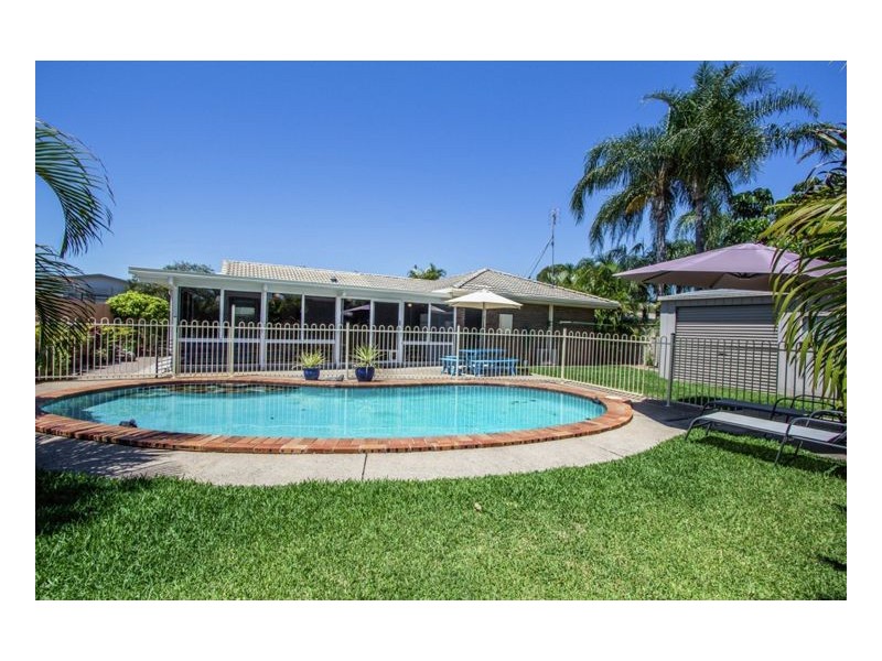 200 Truro St, Urangan QLD 4655