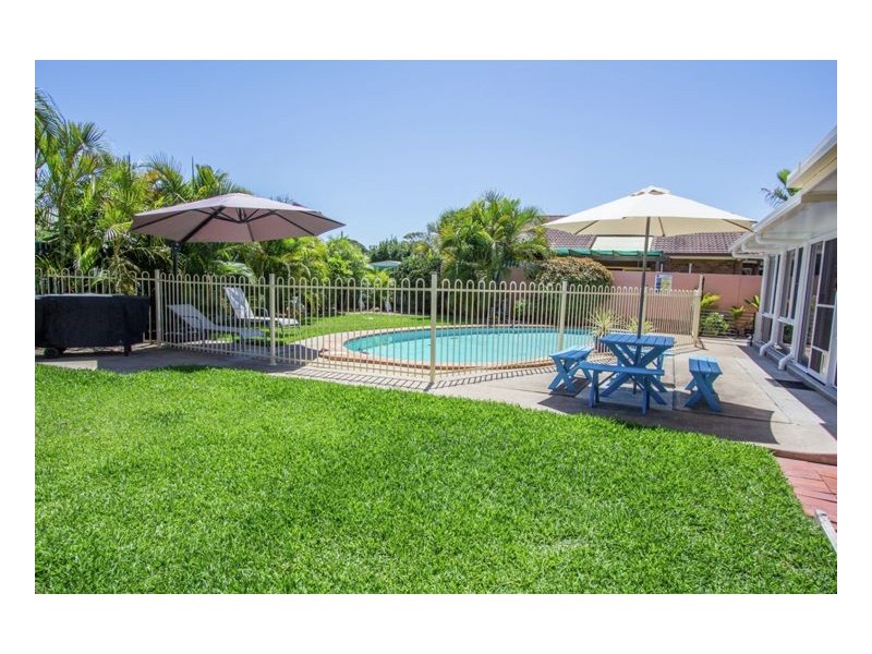 200 Truro St, Urangan QLD 4655