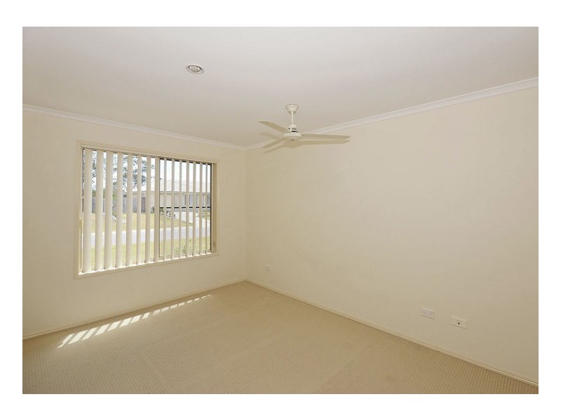 10 Pharlap Court, Point Vernon QLD 4655