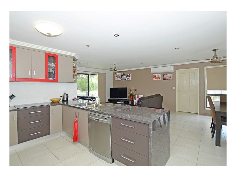 14 Ladbroke Cres, Urangan QLD 4655