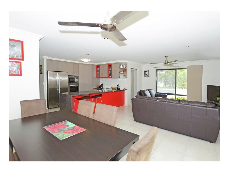 14 Ladbroke Cres, Urangan QLD 4655