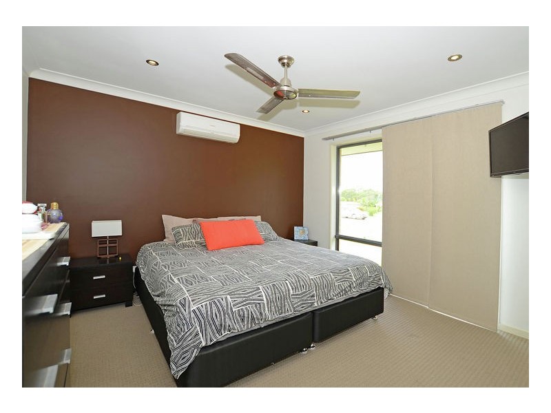 14 Ladbroke Cres, Urangan QLD 4655